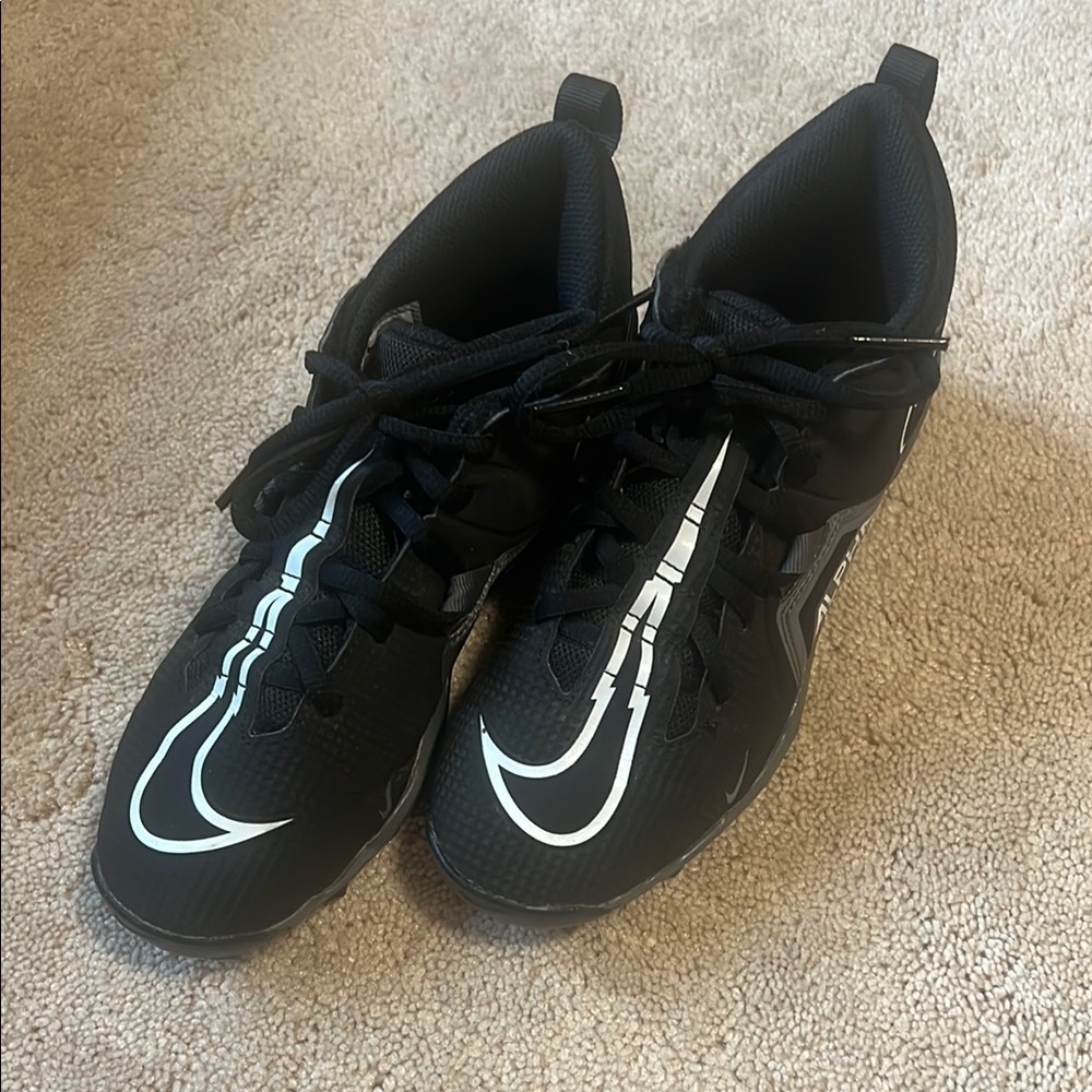 Nike Black and White Boys Cleats Sz 4 Like New